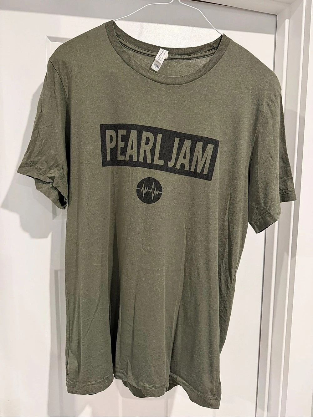 Pearl Jam 2022 Tour Graphic Tee in Army Green Size Large